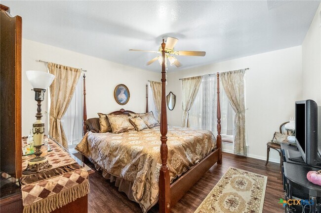 Building Photo - 619 Strings Dr