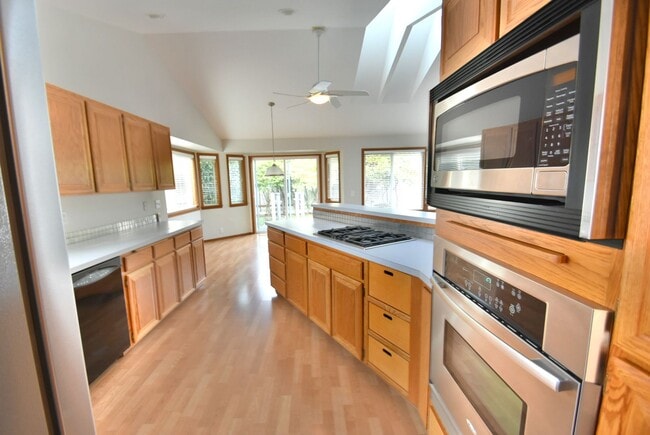 Building Photo - 3bd/2ba Mukilteo Home
