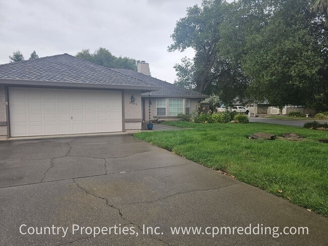 Primary Photo - Spacious Home in Saratoga Estates with Lan...