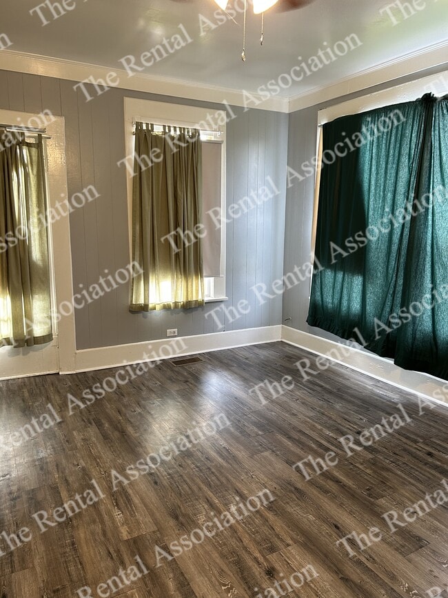 Building Photo - 212 S Bonner St