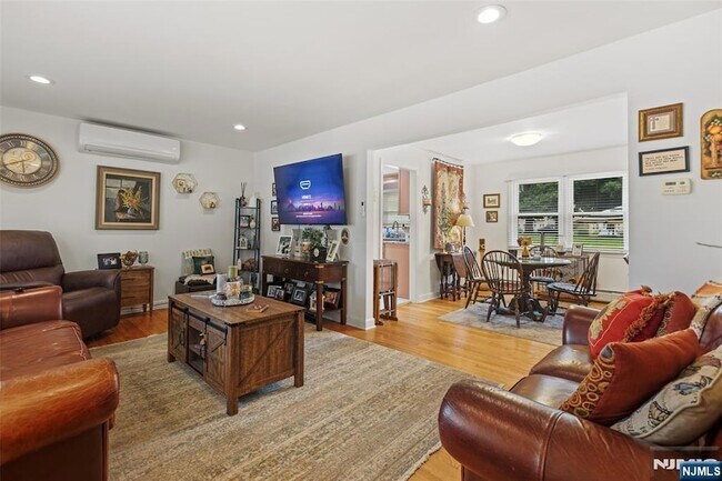 Building Photo - 326 Ramapo Valley Rd