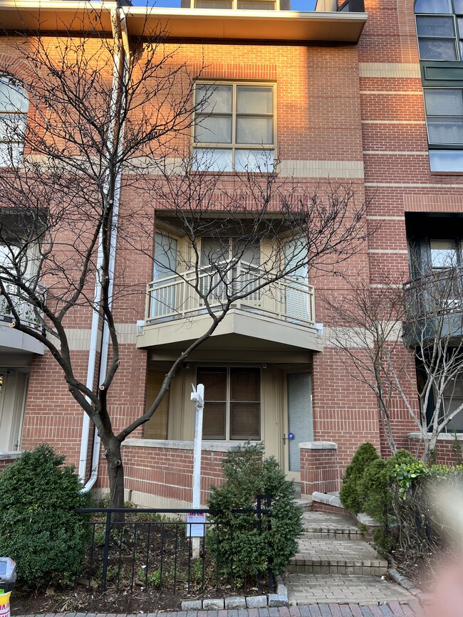 Primary Photo - 1686 N Quinn St