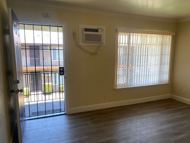 Building Photo - Welcome to SkyView Villa & Somerset Apartments!