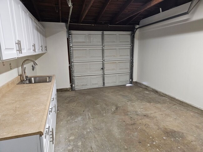 Building Photo - 12728 Linnell Ave