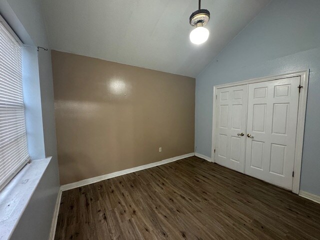 Building Photo - 2004 Greenpoint Dr