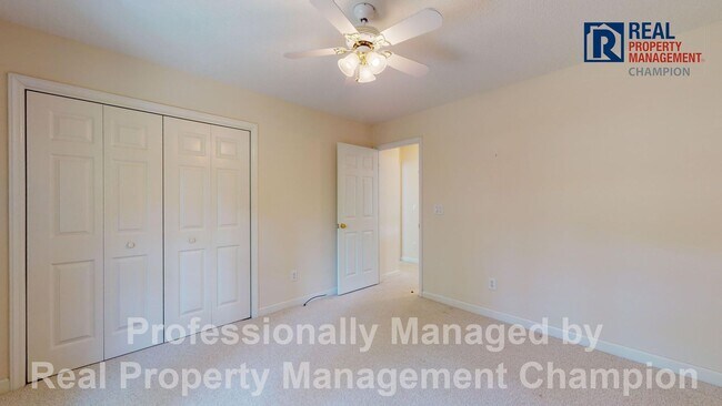 Building Photo - Vintage 3 Bedroom 2 Bathroom in the covete...