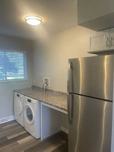 Building Photo - 4562 Everett St