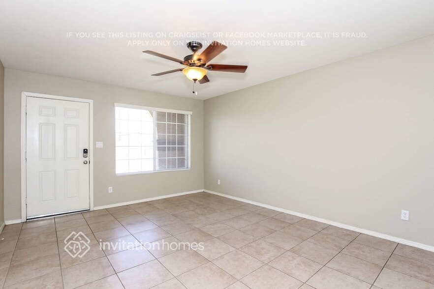 Building Photo - 2837 W Grovers Ave