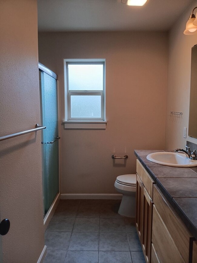 Building Photo - Beautiful Townhouse in West Salem is Ready...