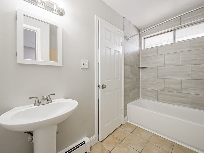 Building Photo - Charming Home in Desirable White Lake Neighborhood