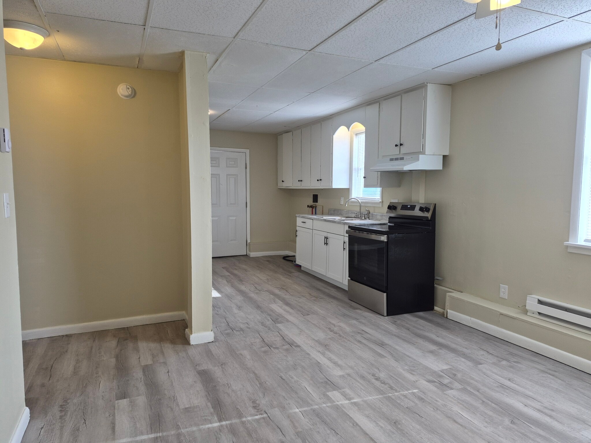 Living Rm to Kitchen - 287 Mountain View Rd