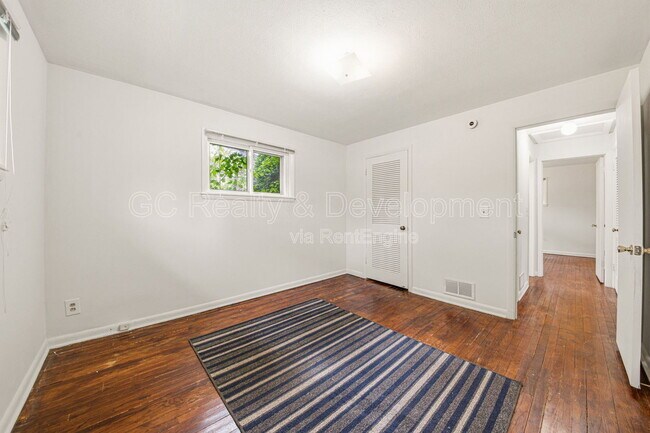 Building Photo - 907- 913 3rd Street