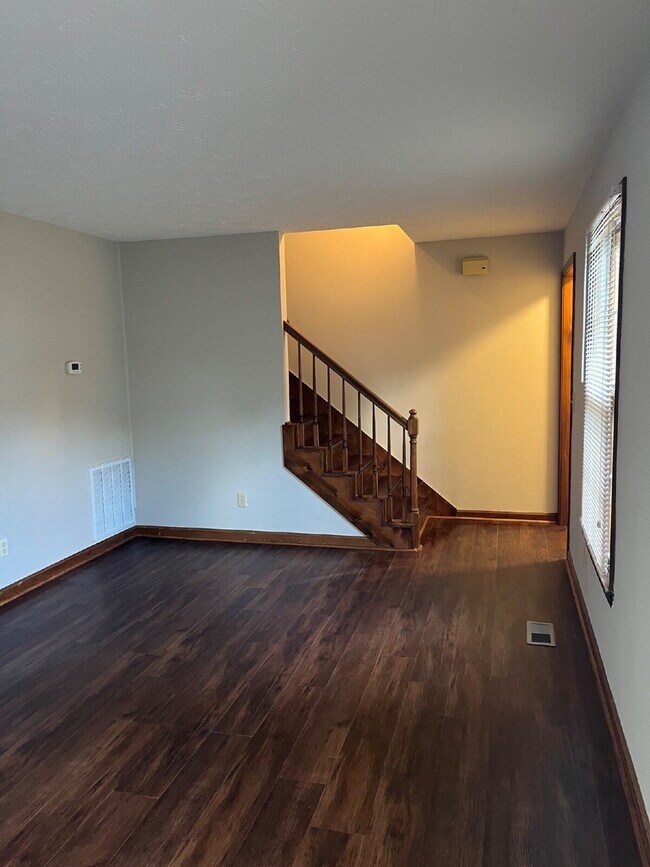Building Photo - "Charming 3-Bedroom Retreat in Nashville – Spacious 1,149 Sq Ft with 1.5 Baths!"