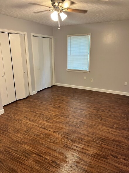 Building Photo - 102 Pine Island Dr