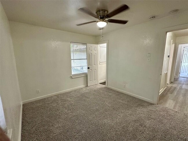 Building Photo - 530 Edgebrook Dr