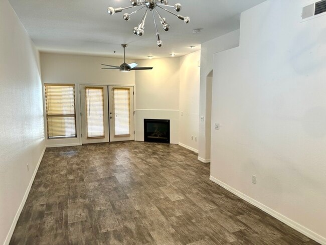 Building Photo - Gorgeous 2 bedroom / 2 bath condo in The E...