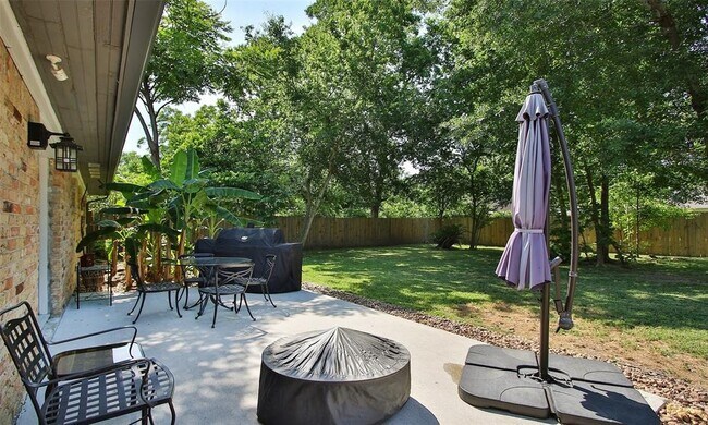 Building Photo - 5923 Dawnridge Dr