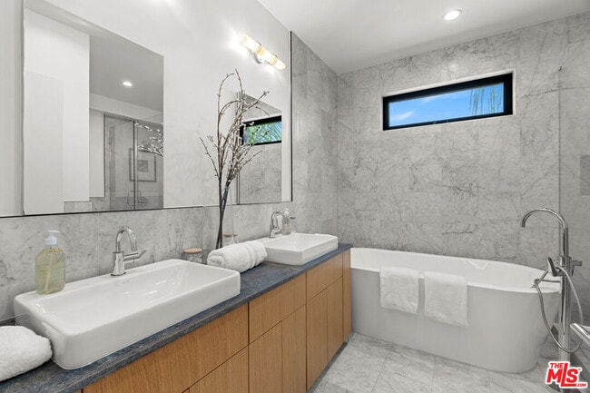 Building Photo - 11706 Charnock Rd