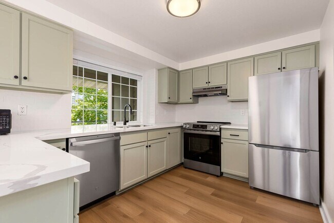 Building Photo - Top-Floor 2BR Condo Near Juanita Beach