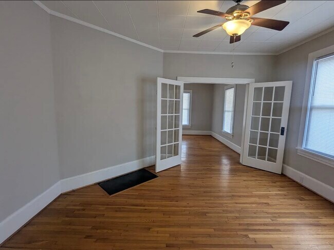 Building Photo - 606 Park Ave