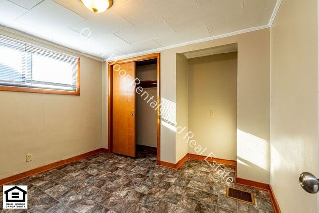Building Photo - 811 Goshen Ave