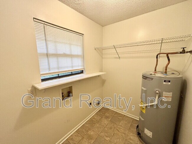 Building Photo - 6457 Maddox Rd