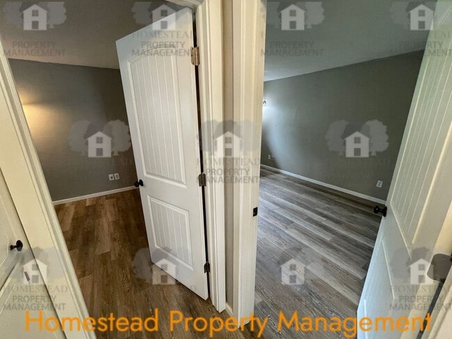 Building Photo - 661