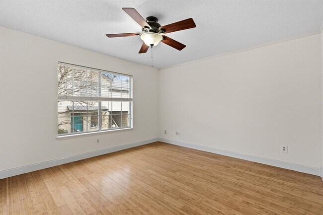 Building Photo - 3902 Peterson Ave