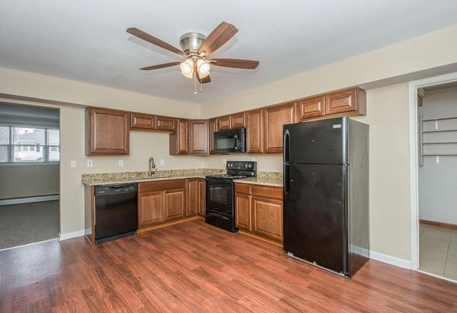 Primary Photo - Spacious 3 Bedroom Garden Level Duplex