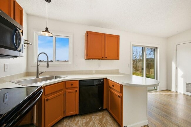 Building Photo - 569 S Edinburgh Dr