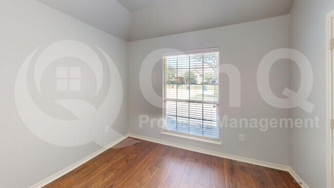Building Photo - 1618 Nestledown Dr