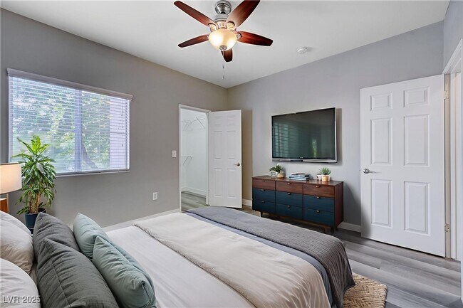 Building Photo - 2615 W Gary Ave