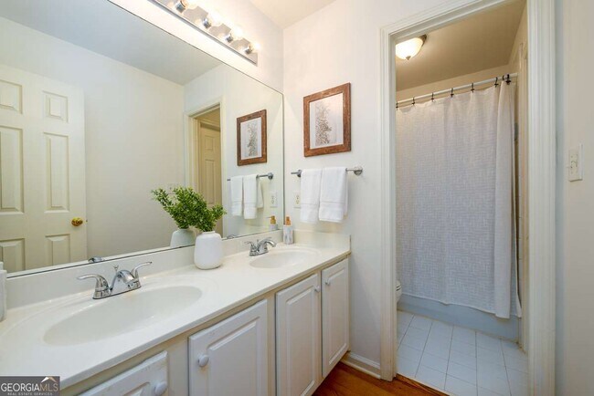 Building Photo - 1560 Oak Park Cove