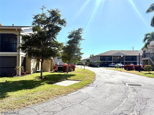 Building Photo - 5315 Summerlin Rd