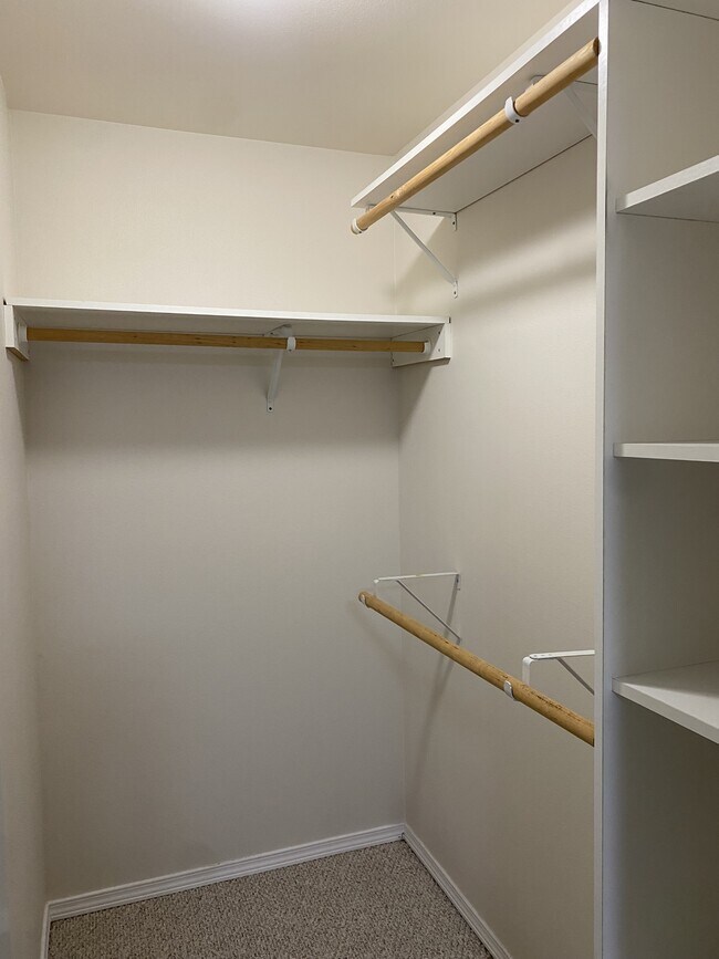 Building Photo - 348 Cockle St SW