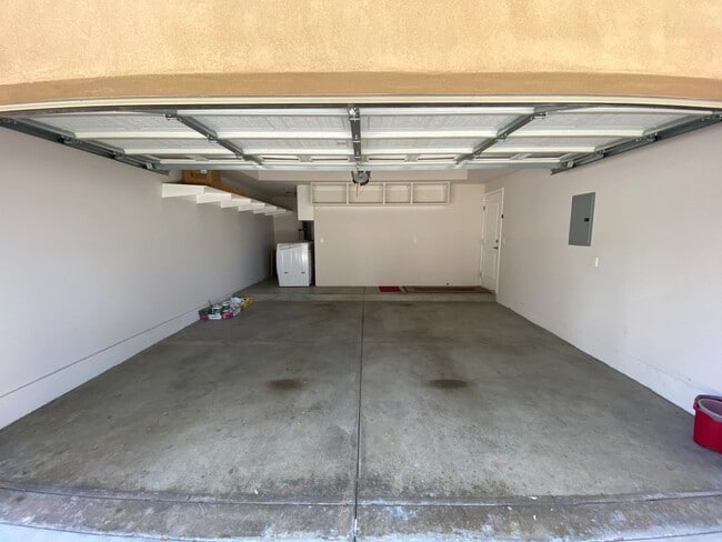 Building Photo - Beautiful Four Bedroom Townhouse in Pasadena