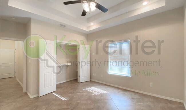 Building Photo - Beautiful 4 Bedroom- 3.5 Bathroom Home in Alamo, TX