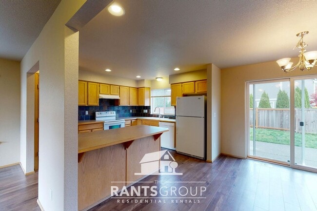 Building Photo - Great Location! Easy JBLM Commute!