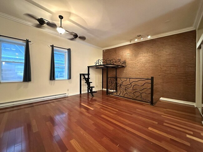 Building Photo - Gorgeous Studio Apartment in Fishtown with...