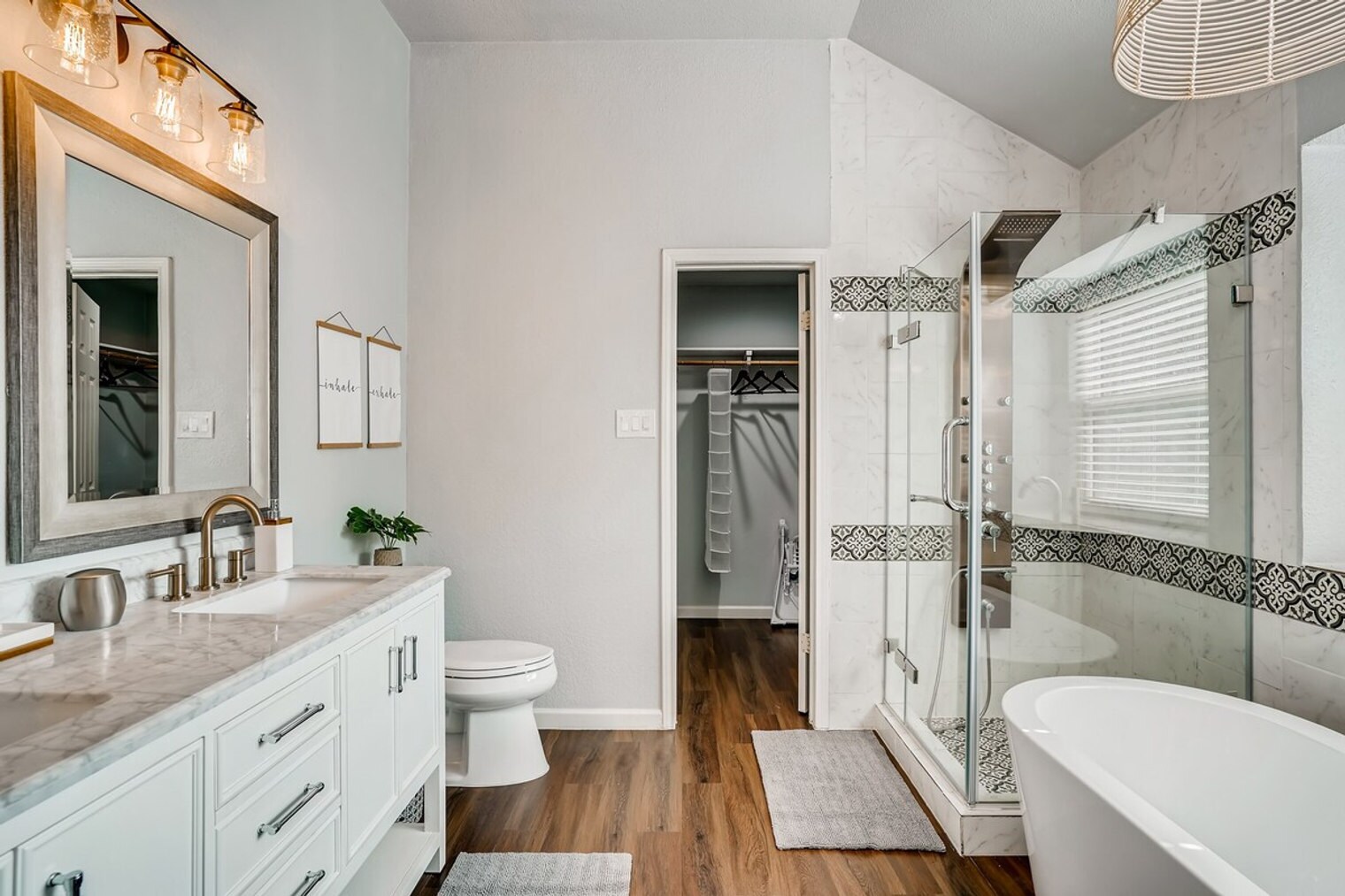 Building Photo - 2201 Rosemary Ln