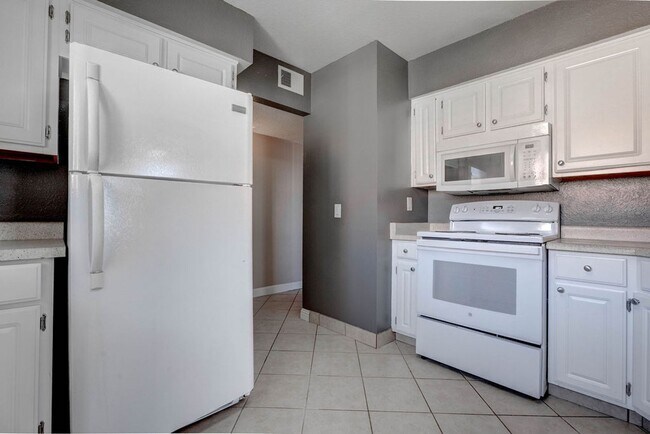 Building Photo - 3151 N Soaring Gulls Dr