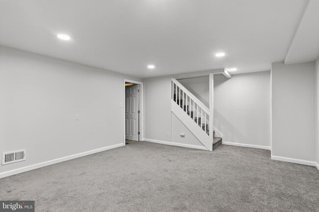 Building Photo - 324 Small Ct