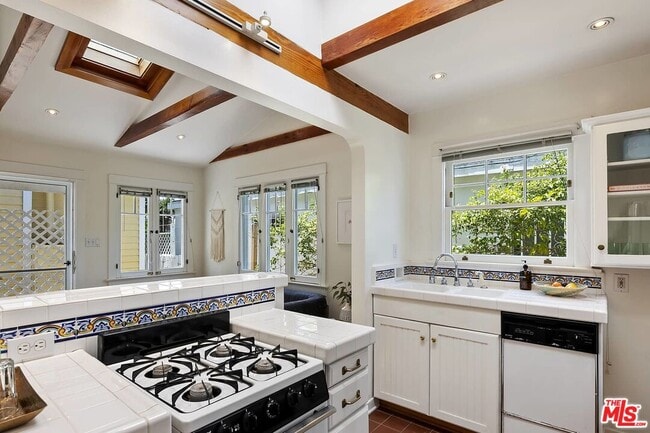 Building Photo - 443 GRAND