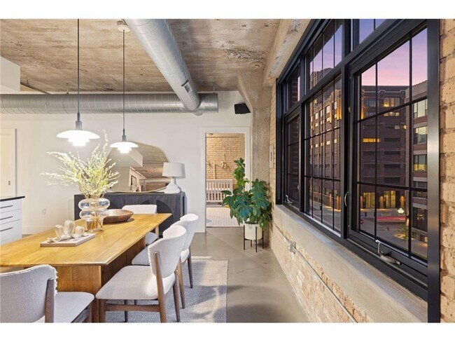 Building Photo - 525 N 3rd St