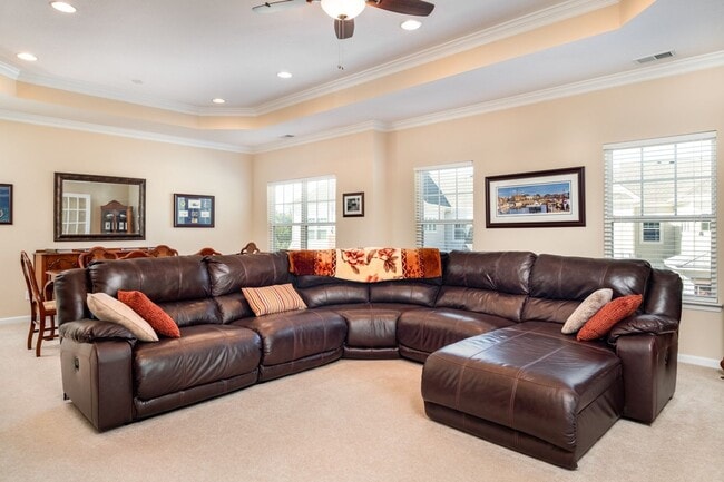 Building Photo - 3BR Open Floor Plan with Garage in Captain...