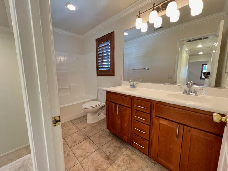 Building Photo - 11433 Mountain View Dr