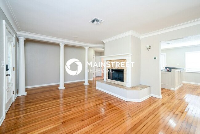 Building Photo - 3 Bedroom Pet-Friendly Home in St Petersburg, FL with Main Street Renewal