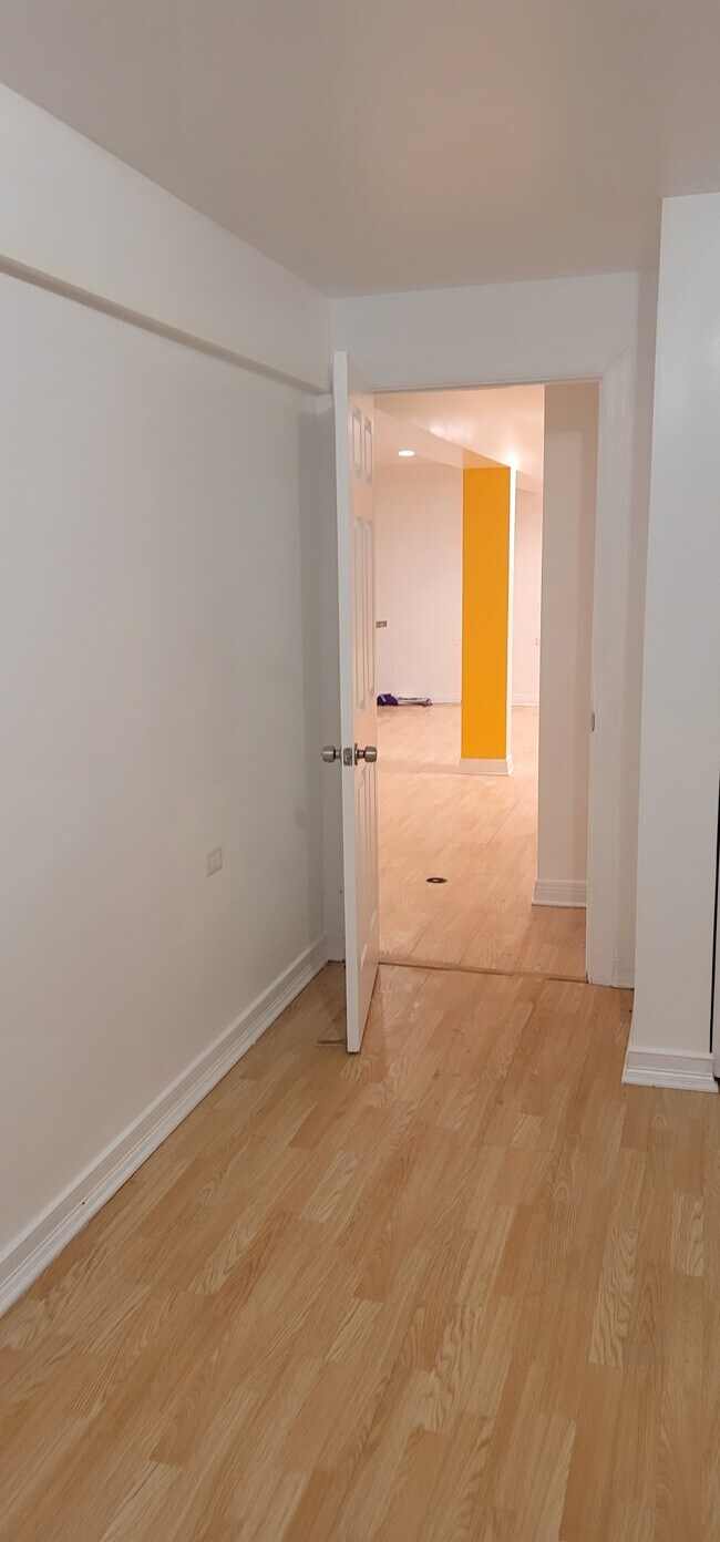 Building Photo - 2848 W Warren Blvd