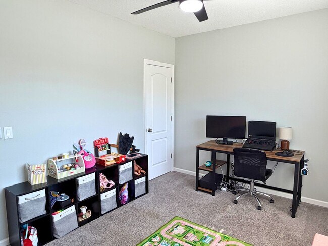 Building Photo - 4/2 open floor plan!