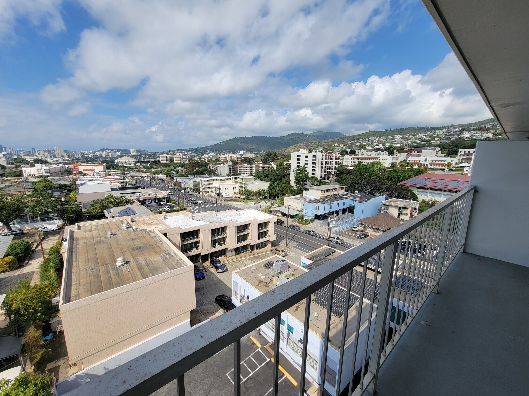 Building Photo - 3175 Waialae Ave